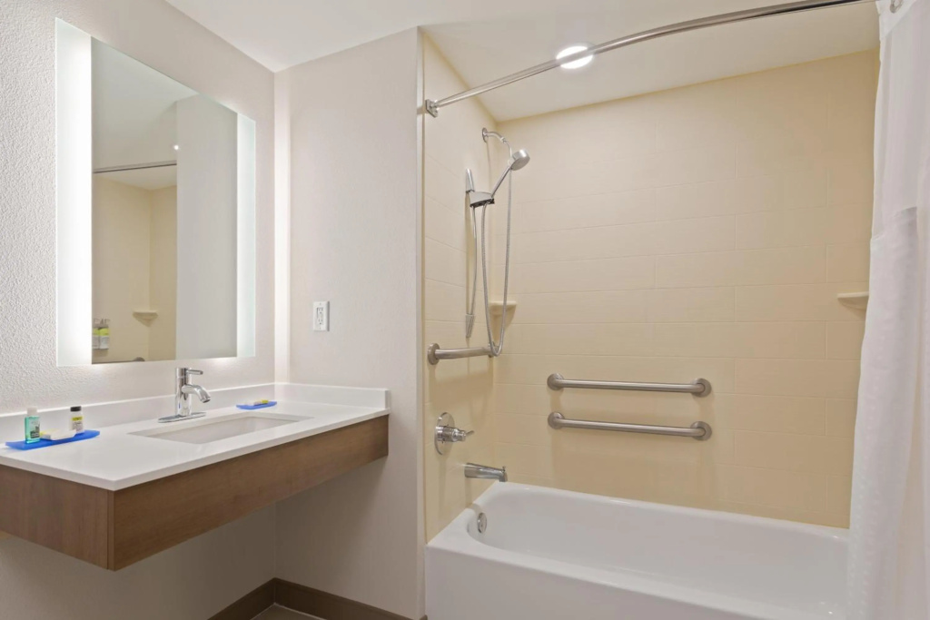 Holiday Inn Express Hotel & Suites Largo-Clearwater by IHG