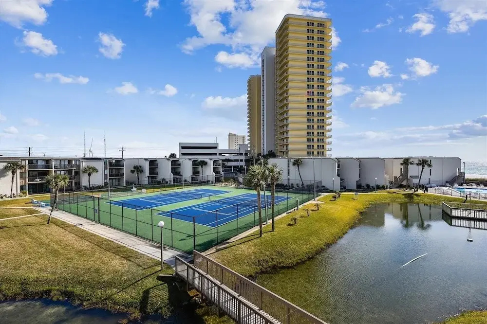 Sugar Beach A6-Lovely 4 bedroom 3 bath Condo. Sleeps 11. Free Beach Chairs 2021! 4 Condo by RedAwning