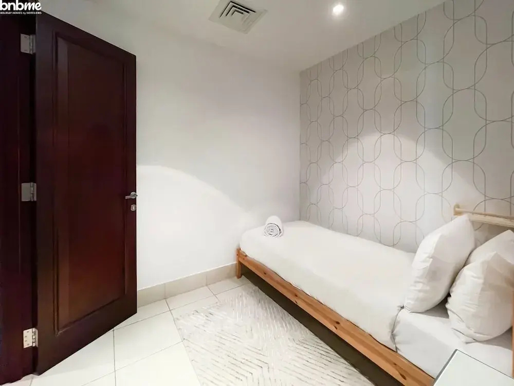 Lux 2B in Oldtown in of DT by Bnbme Homes