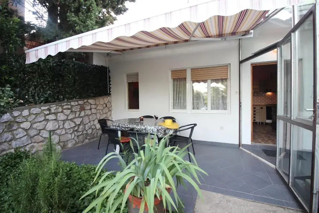 House Barbara