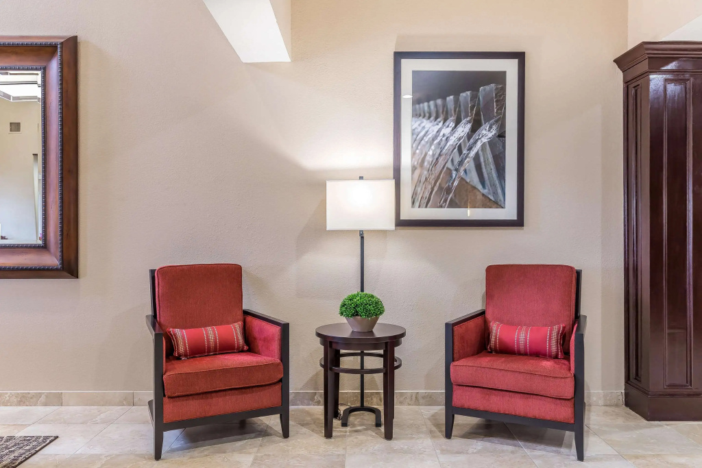 Comfort Suites Houston IAH Airport - Beltway 8