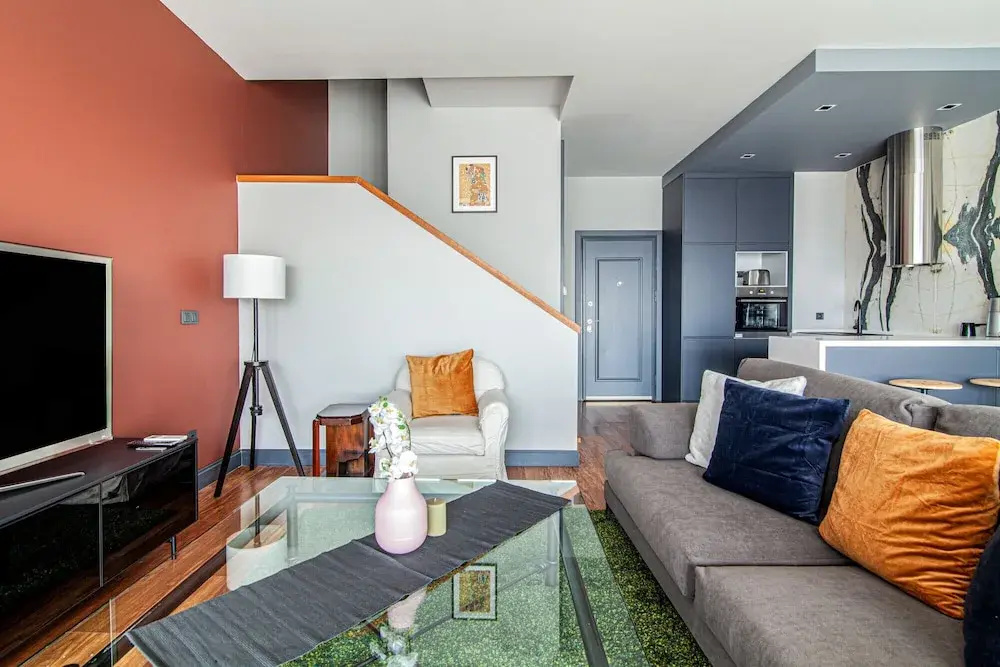 Centrally Located Flat With Balcony in Beyoglu