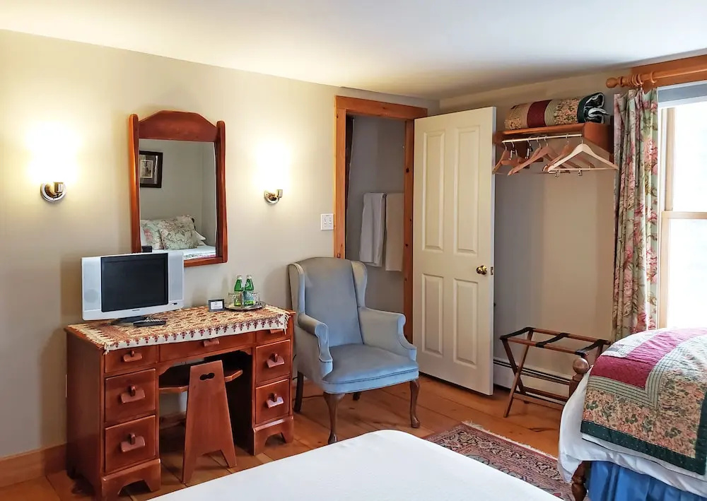 Highland Lake Inn