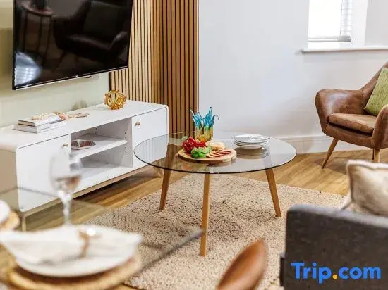 Stunning & Spacious 1-Bed Apt w/ Free Gym & PKG