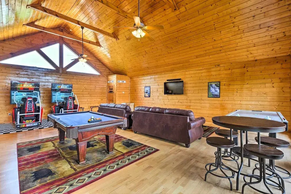 Private Cabin w/ Tree Top Mtn Views: Pets Welcome