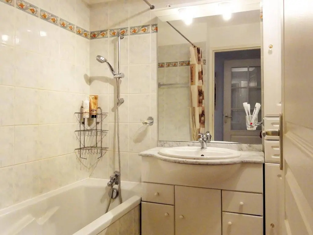 Bel appartement 67m² 2 chambres, parking, balcon sud - Briançon - FR-1-330C-72
