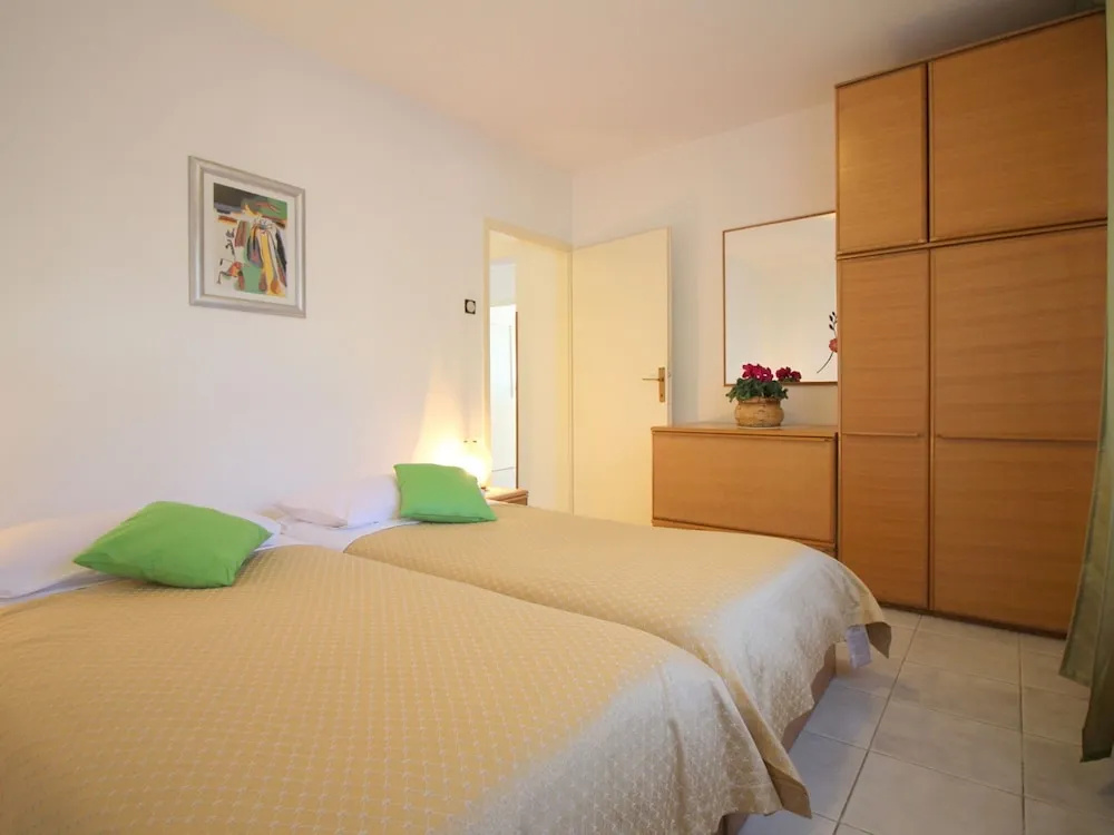 Nice Apartment in Ideal Location; Historic Porec 800 m and Beach 1 km Away