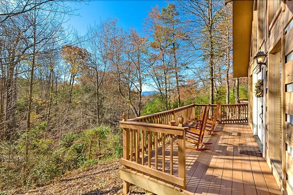 Bear Ridge 3 Bedroom Home with Hot Tub