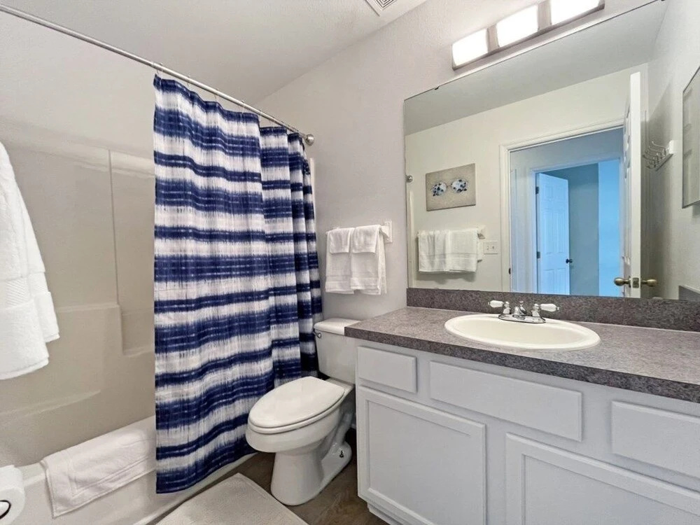 Holborn Delight 3 Bedroom Home by RedAwning
