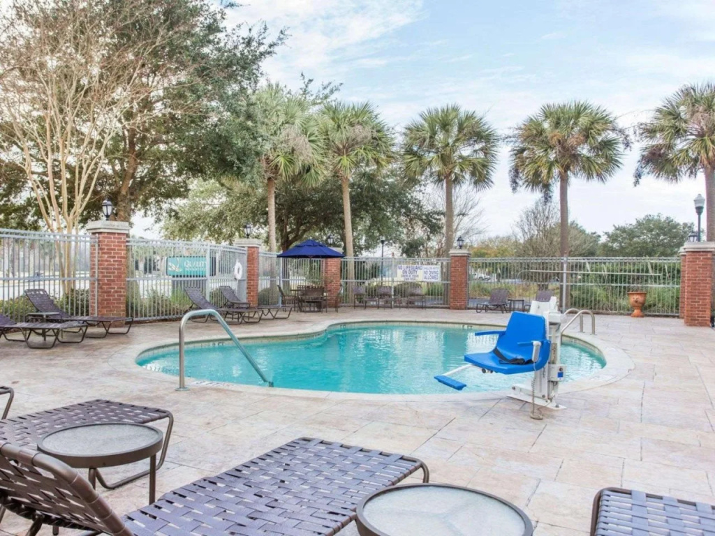 Comfort Inn & Suites Patriots Point