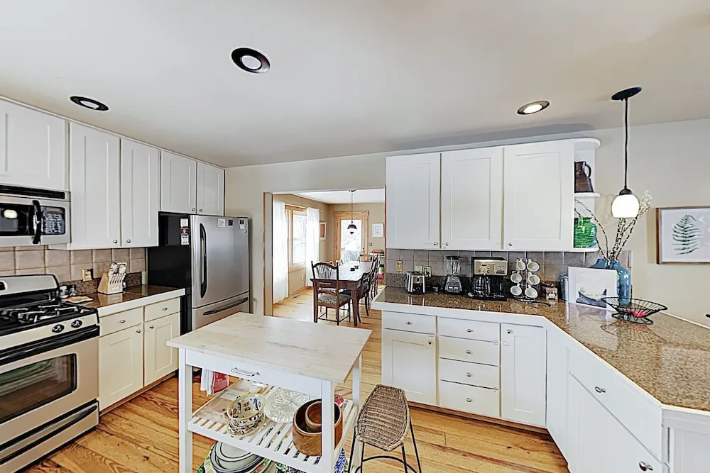 New Listing! Inviting Mountain W/ Hot Tub 4 Bedroom Home