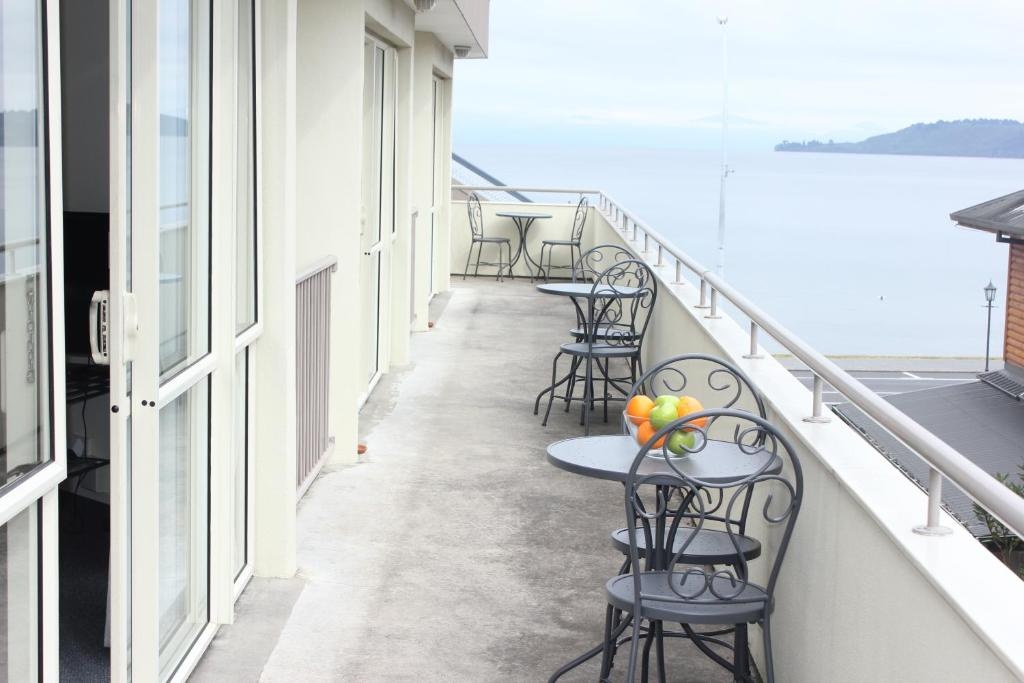 Baycourt Lakefront Motel