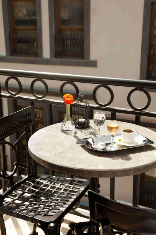 Gravis Suites