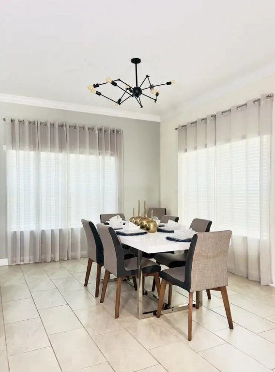 Charming two Themed Bedrooms Townhome Near Disney