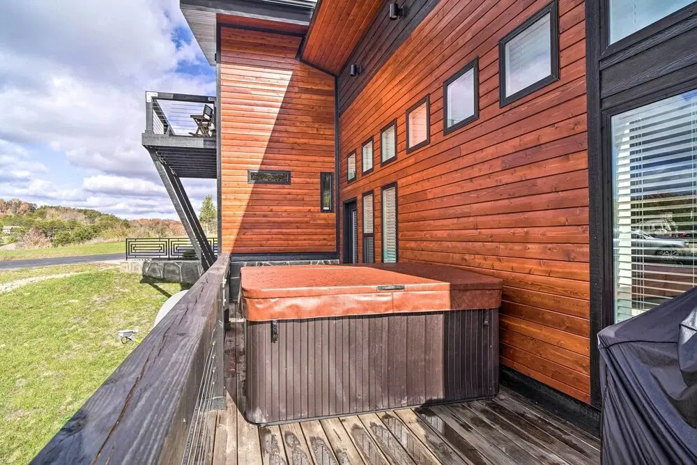 Spacious Sevierville Home w/ Hot Tub!
