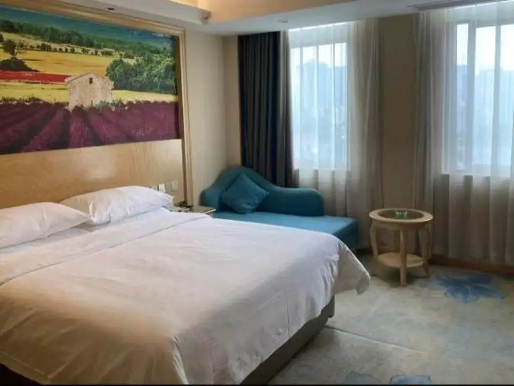 Vienna Hotel (Chongqing West Railway Station Baguocheng)