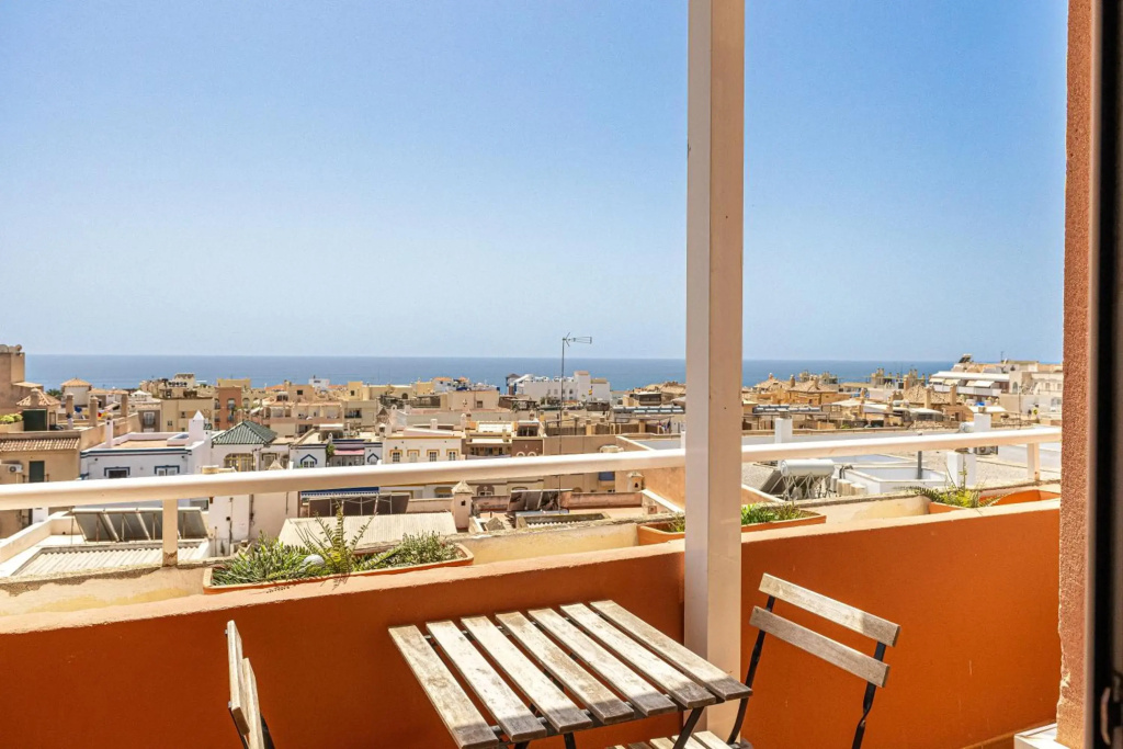3 bedroom apartment with private rooftop terrace