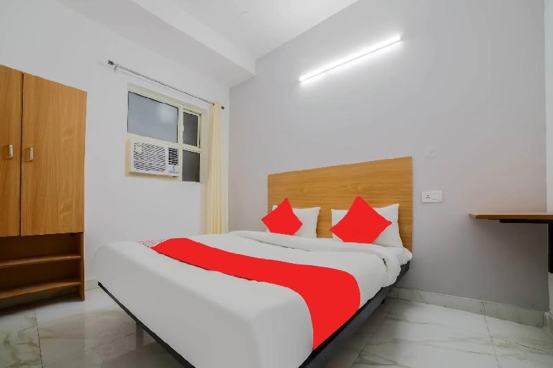 OYO 80978 Silver Stone