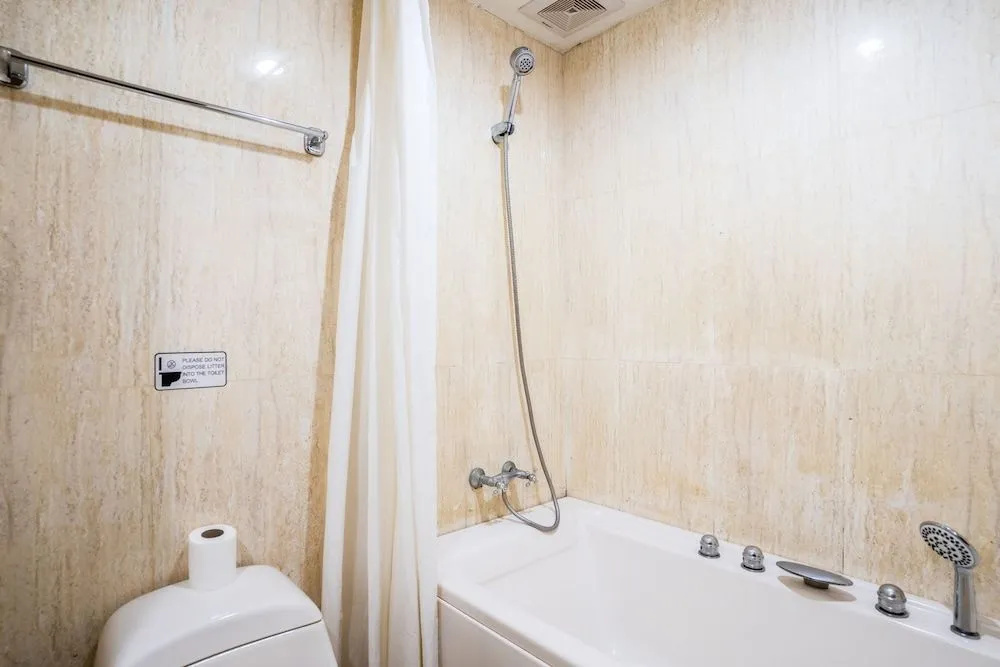 Lacuna Sukhumvit by Favstay