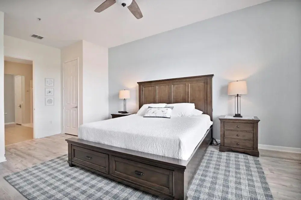 3 Bed Penthouse Near Convention Center! 3 Bedroom Condo by RedAwning