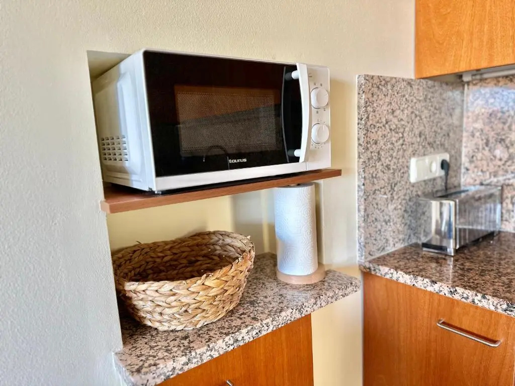 NEW! Apartamento con piscina y balcón a 2 minutos de la playa. WI-FI