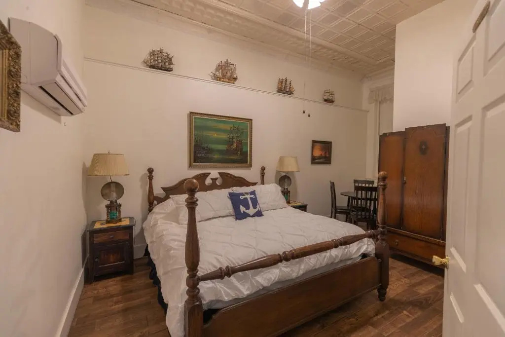 Bisbee Grand Hotel, Saloon, and Music Venue