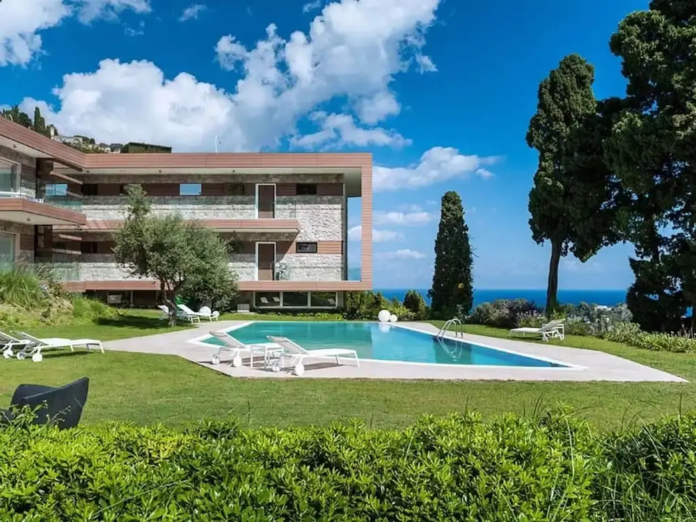 Exclusive Residence With Pool, Breathtaking Views on Taormina and on the sea