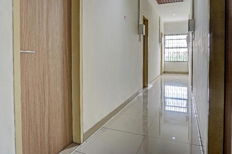 Oyo 91812 Nh Kost Syariah