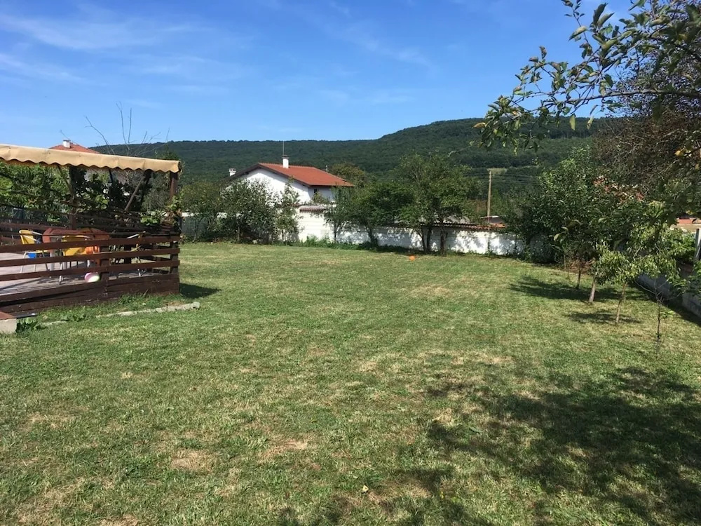 Inviting 4-bed Villa in Dolishte