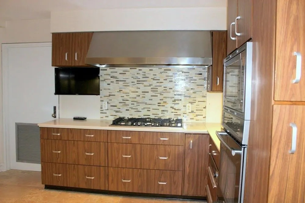 Hosteeva Marina Luxury Suites