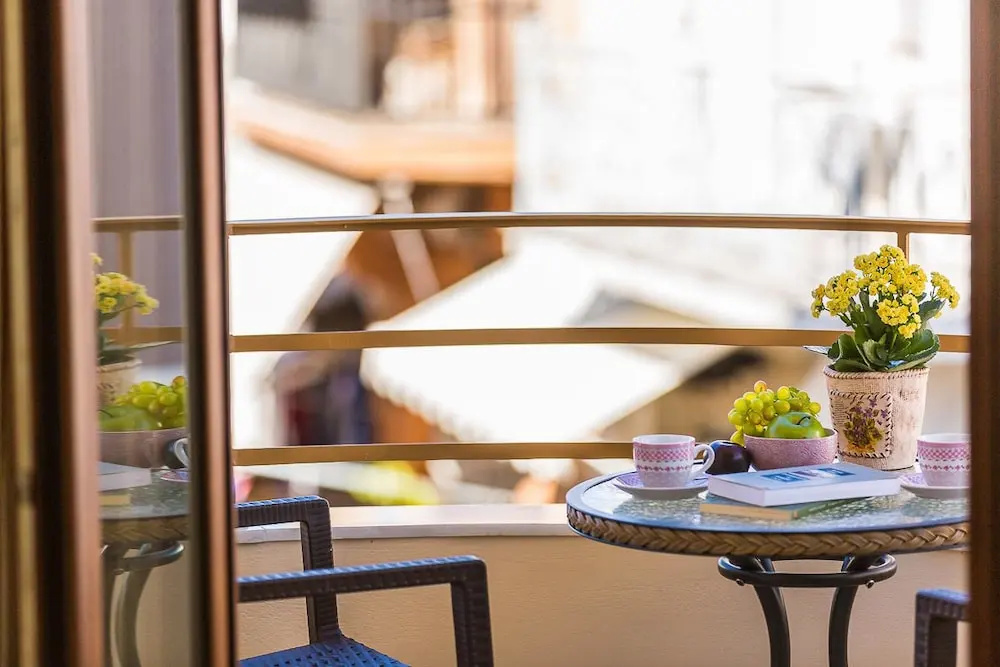 Polyxenia Suites