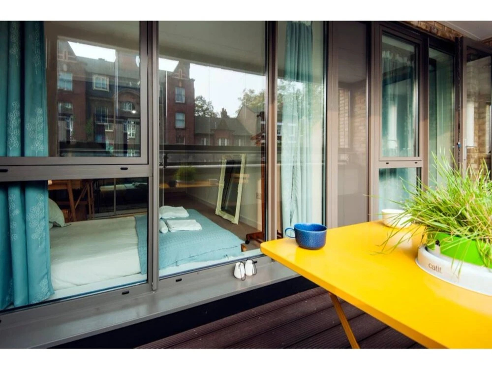 E1 Stunning Two Bathroom Modern Flat