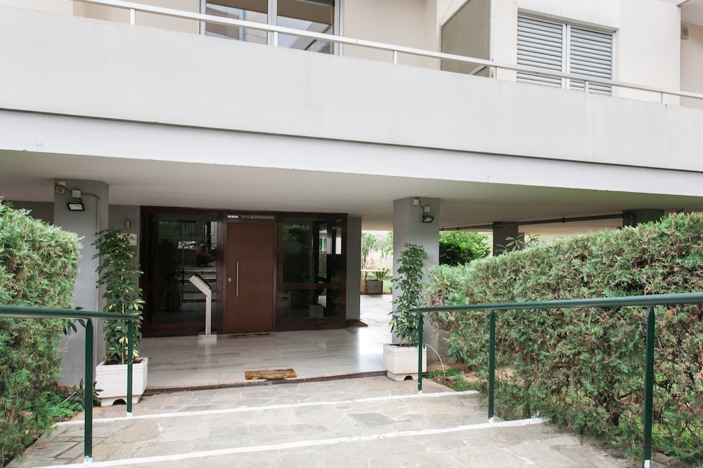 Spacious Apartment near HELEXPO