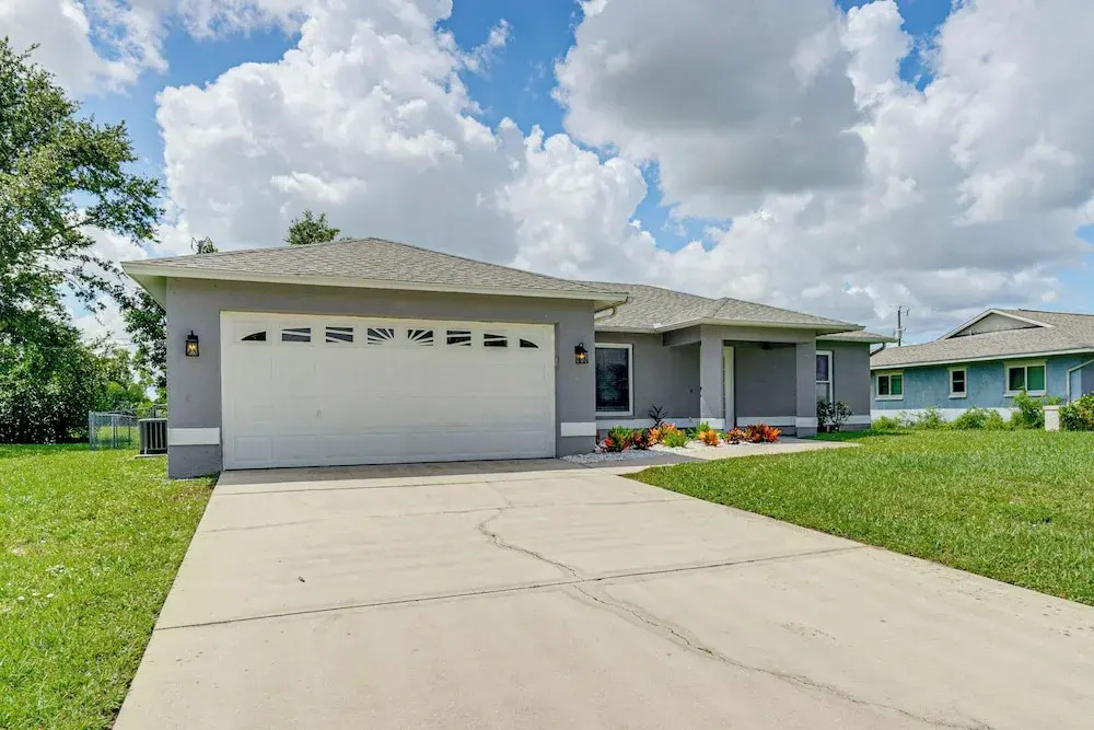 Quiet Neighborhood! Poolside Oasis in Cape Coral