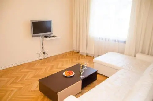 Two-Bedroom Apartment Town Hall with Free Parking