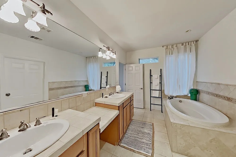 4BR 3BA Spicewood House with Impressive Views by RedAwning