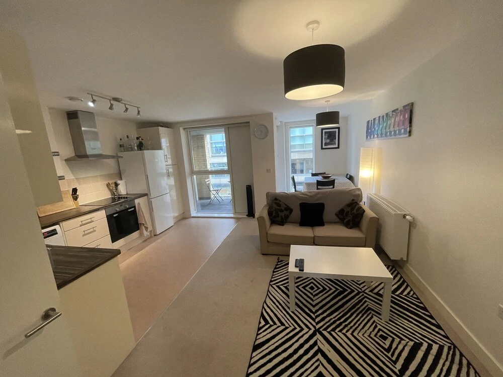 Luxury Brand New 6ppl Apartment, Cambridge Station