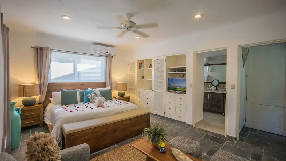 Casa Blanca 4 Bedroom Home