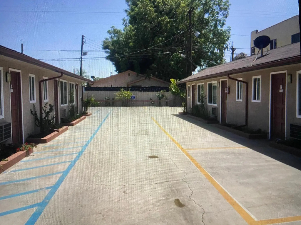 One Ten Motel
