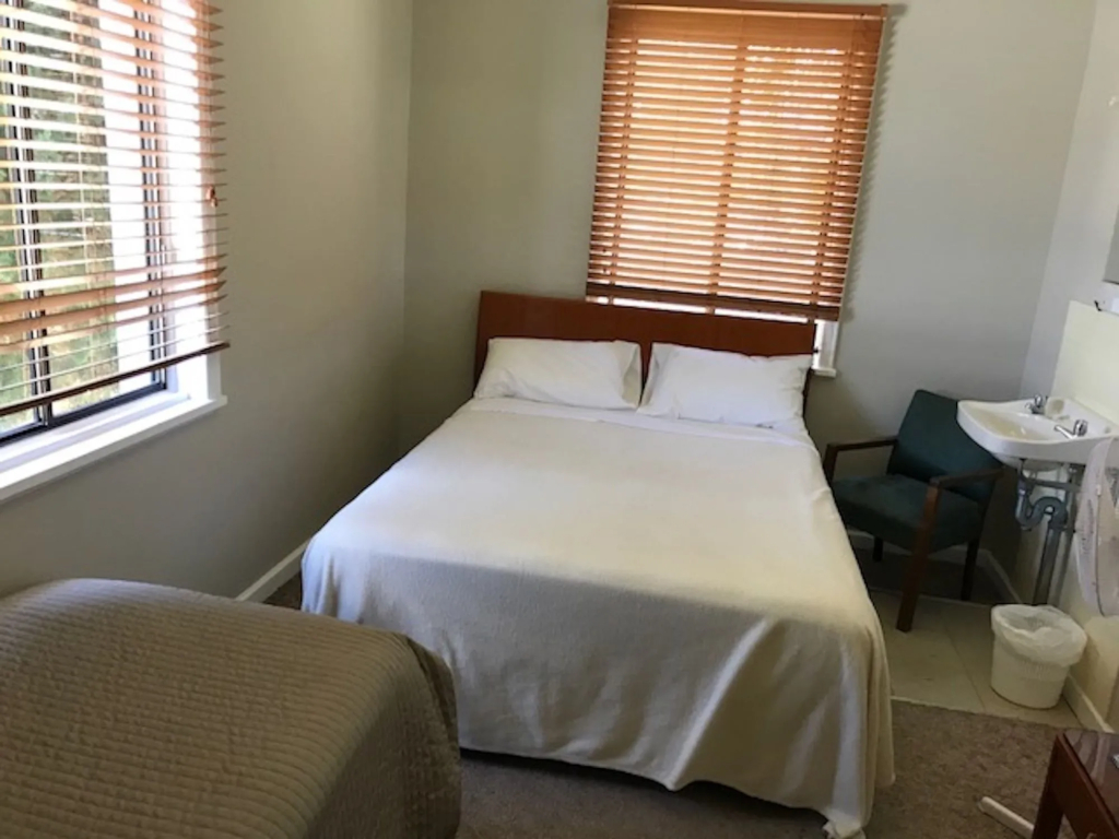 The Lakes Hotel
