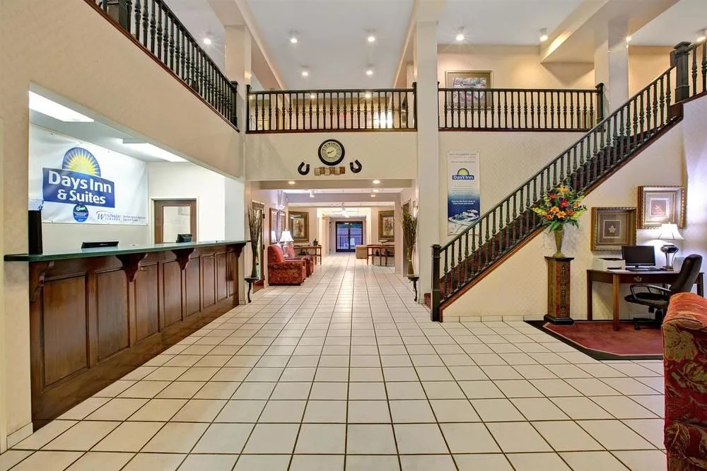 Days Inn & Suites Hickory