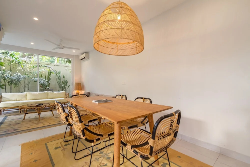 Villa Nestor - New Contemporary 3bd villa next to the Beach