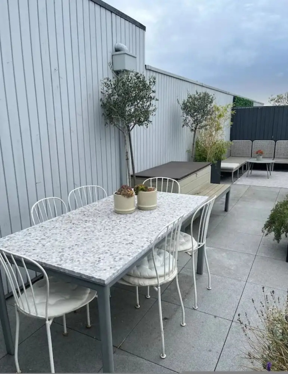 Stunning Shoreditch Penthouse Red5