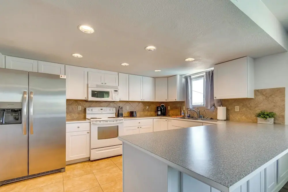 2 Mi to Lake Havasu: Pet-friendly Home