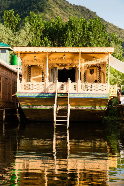Kharpalace group of houseboats