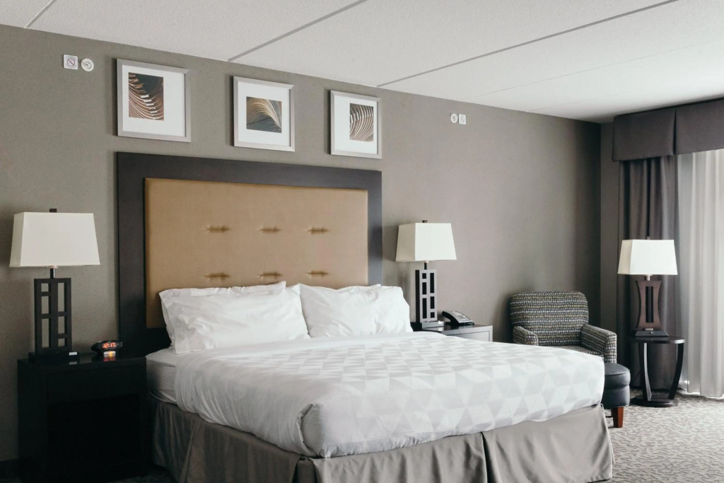 Holiday Inn and Suites East Peoria by IHG