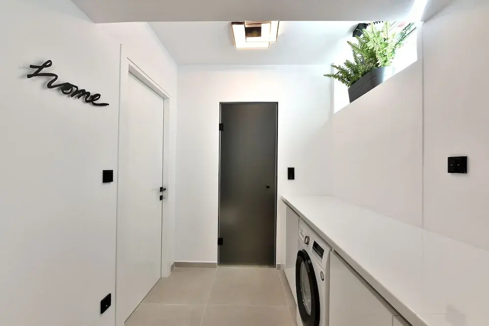 Phaedrus Living: City Center Luxury Flat Skoufa