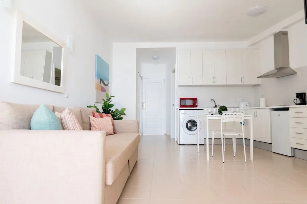 Song of the Sea Apartment, Ocean Balcony & Stairs to the Sea