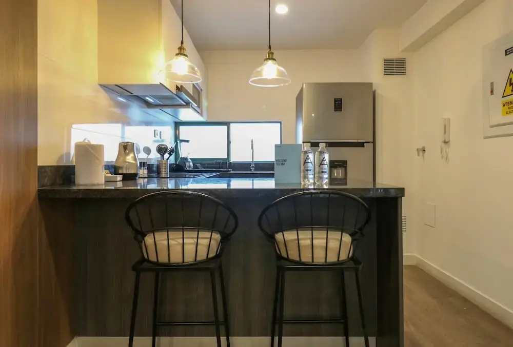 w Impressive 1BR Near Central Restaurante