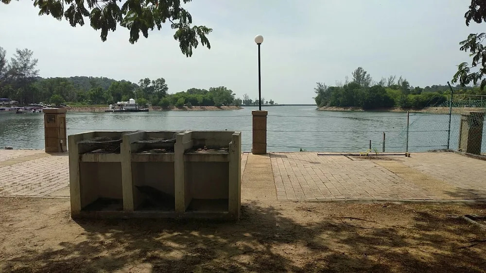 Themed Apartments @ Straits View Villas